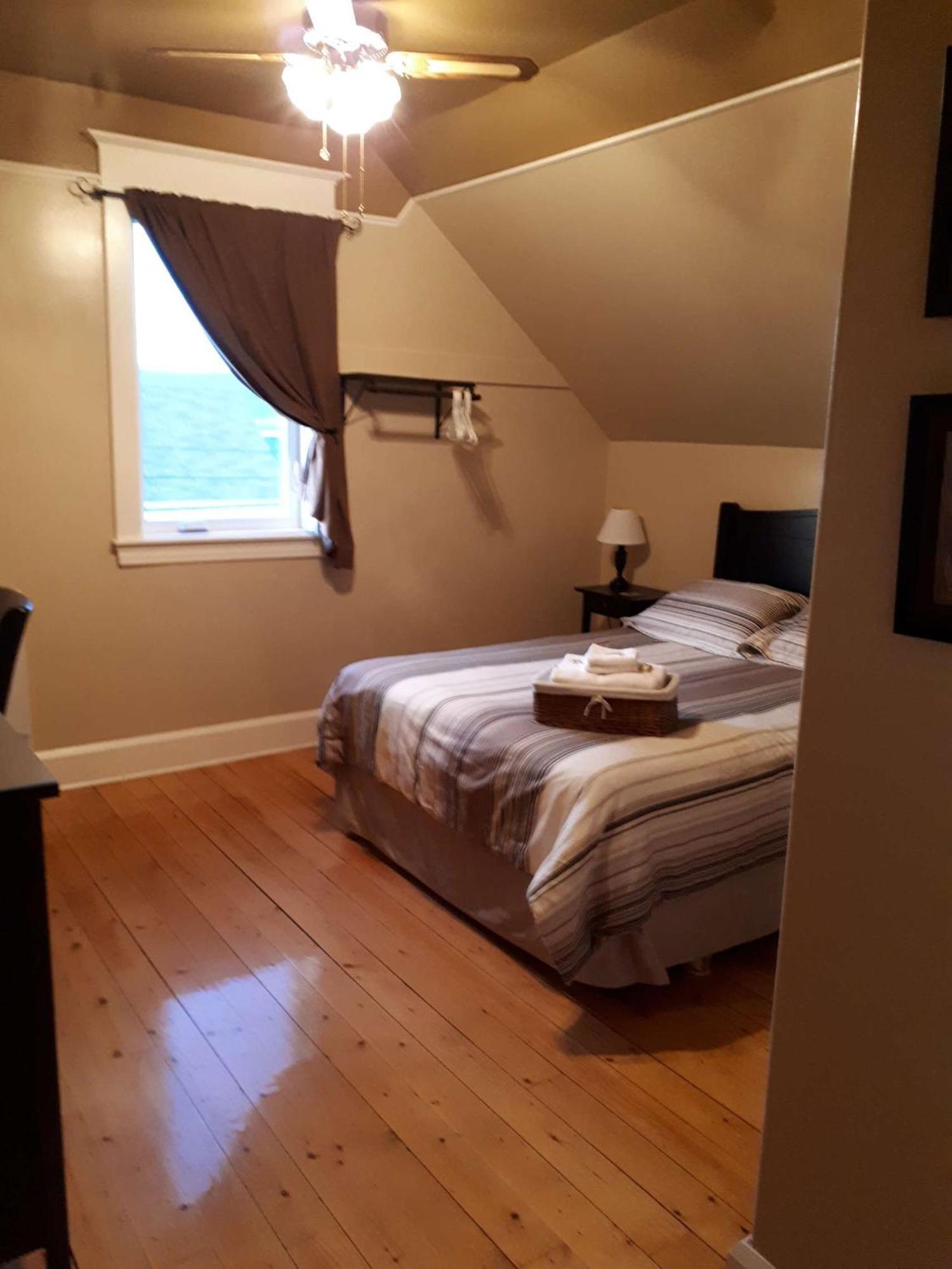 Dans Les Draps De Morphee Bed and Breakfast Campbellton Buitenkant foto