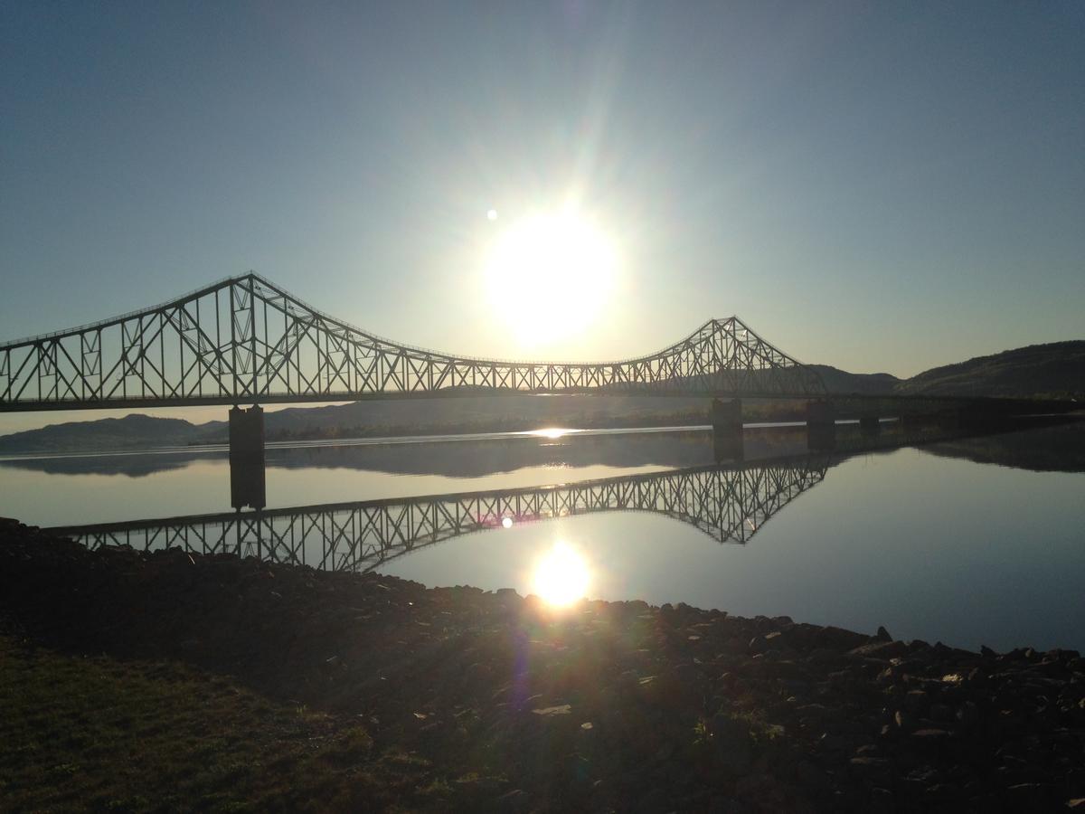 Dans Les Draps De Morphee Bed and Breakfast Campbellton Buitenkant foto