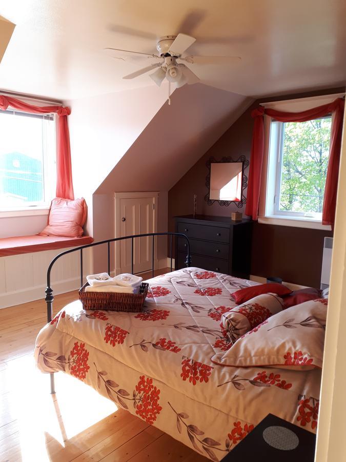 Dans Les Draps De Morphee Bed and Breakfast Campbellton Buitenkant foto