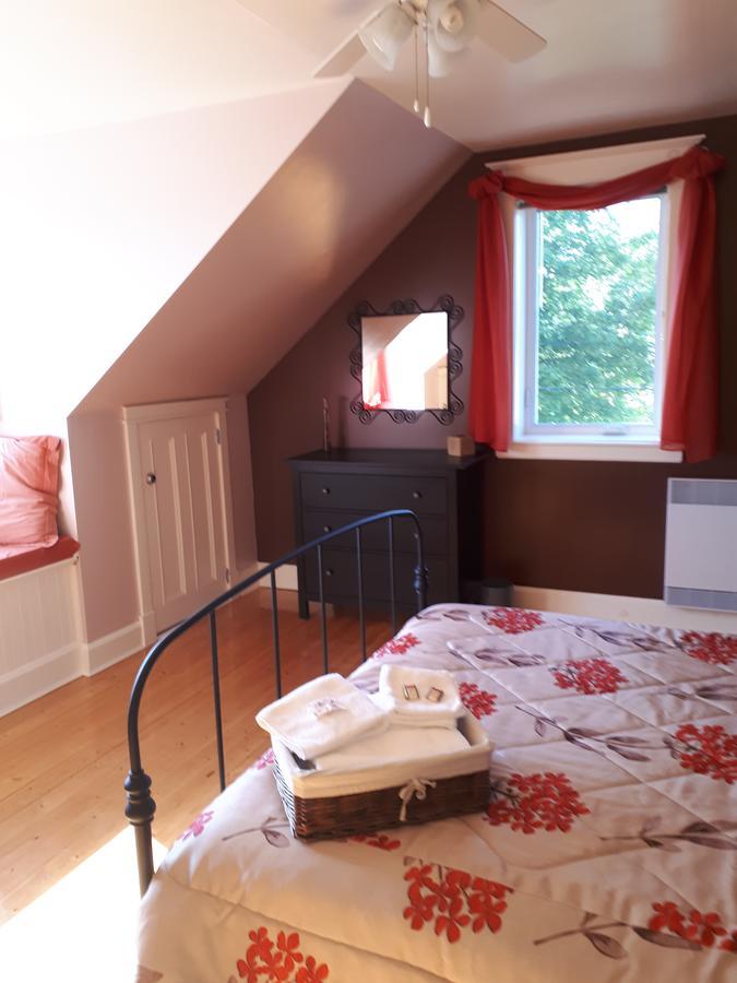 Dans Les Draps De Morphee Bed and Breakfast Campbellton Buitenkant foto
