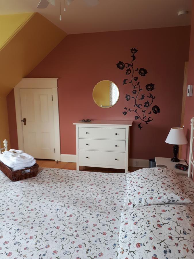 Dans Les Draps De Morphee Bed and Breakfast Campbellton Buitenkant foto